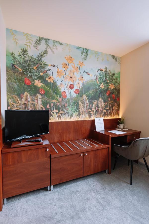 Vadvirag Panzio Hotel Ágfalva Buitenkant foto