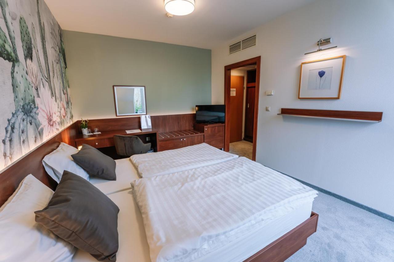 Vadvirag Panzio Hotel Ágfalva Buitenkant foto