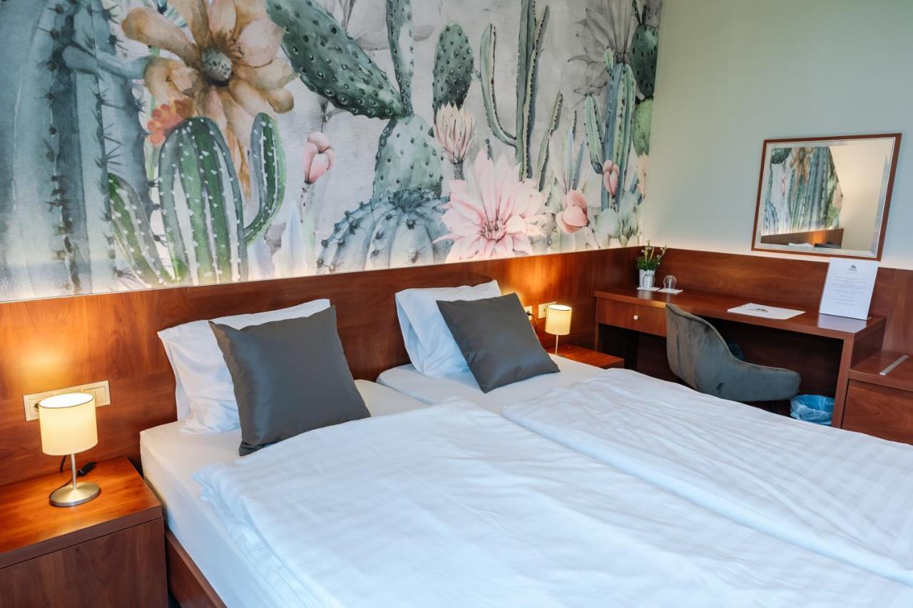 Vadvirag Panzio Hotel Ágfalva Buitenkant foto