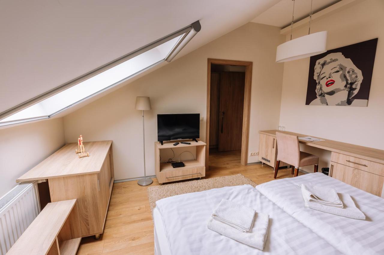 Vadvirag Panzio Hotel Ágfalva Buitenkant foto