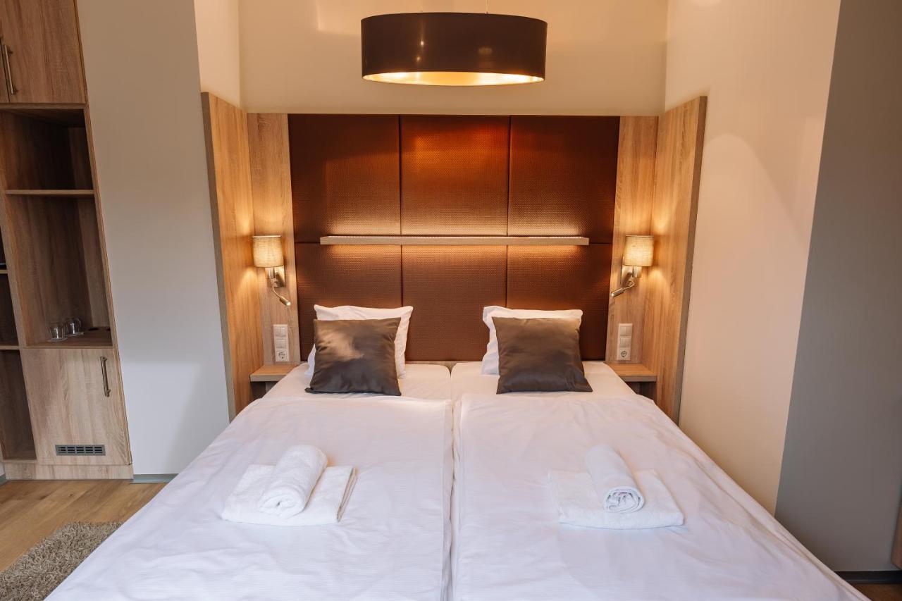 Vadvirag Panzio Hotel Ágfalva Buitenkant foto