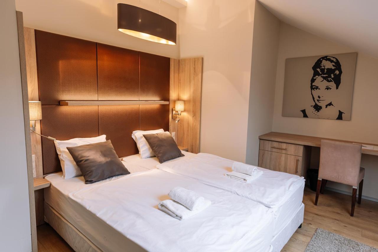 Vadvirag Panzio Hotel Ágfalva Buitenkant foto