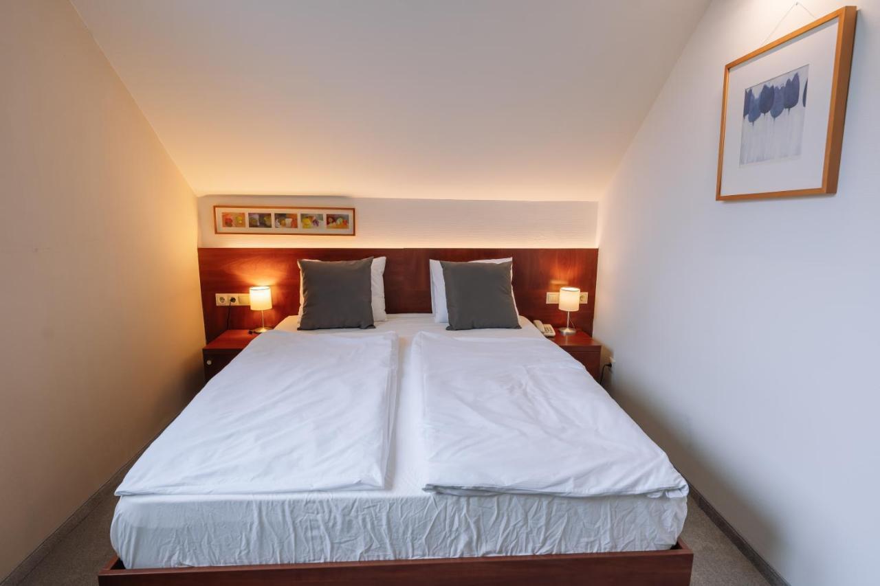 Vadvirag Panzio Hotel Ágfalva Buitenkant foto