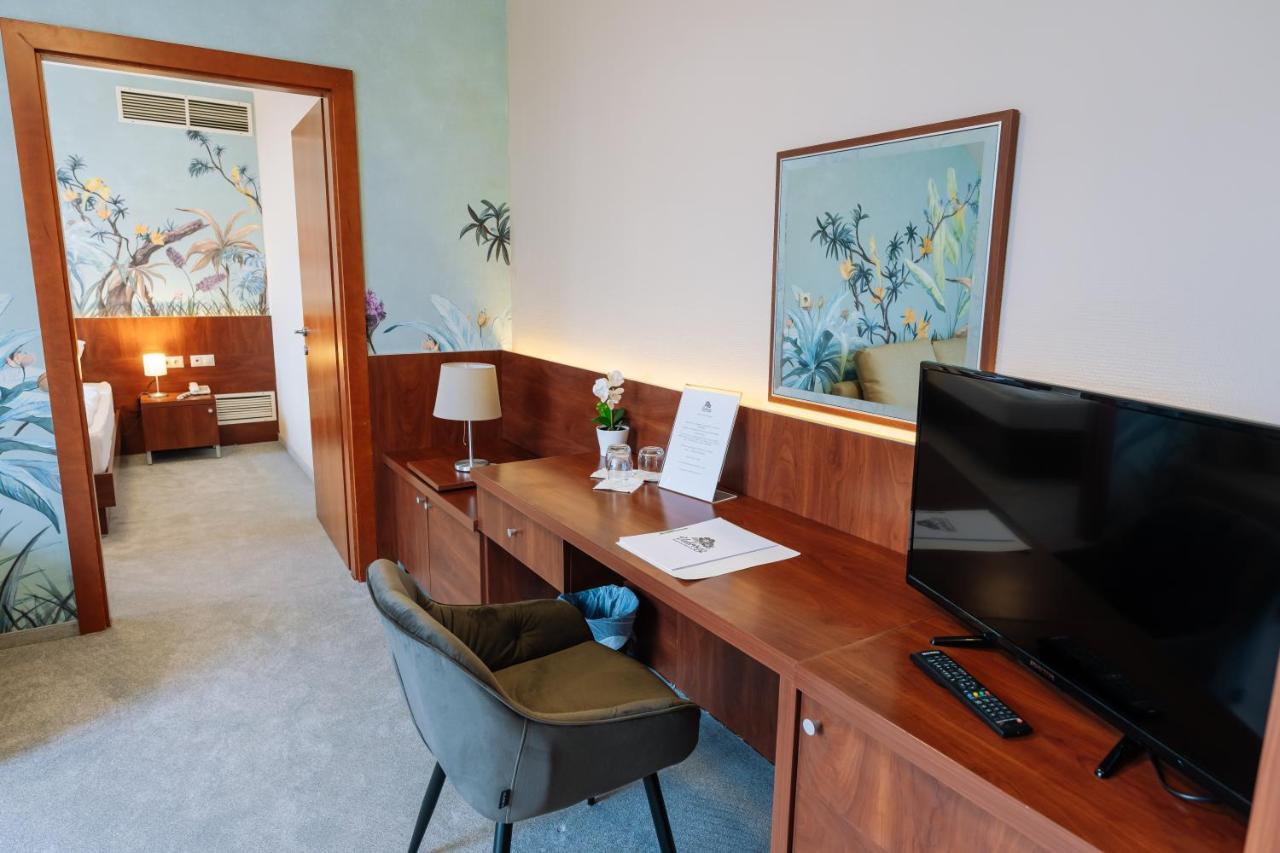 Vadvirag Panzio Hotel Ágfalva Buitenkant foto