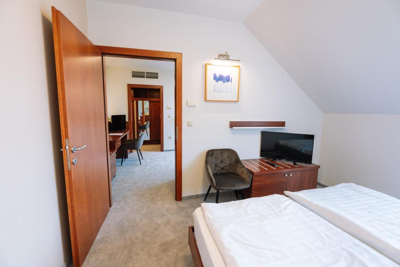 Vadvirag Panzio Hotel Ágfalva Buitenkant foto